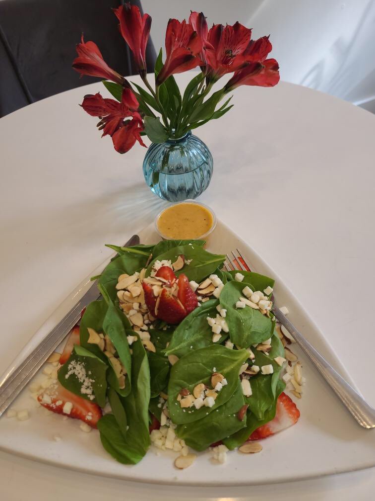 🍓IT’S BACK🍓

Our spinach and strawberry salad is back in season.

#Local #GrandVillage #SugarLeaf #FromScratch #SmallBatch #ScratchBakery #Branson #customcakes

sugarleafbakerycafe.com