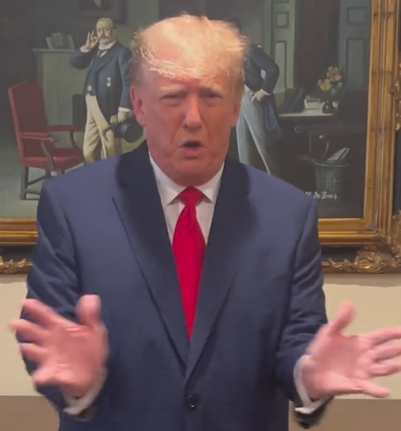 jb6050's tweet photo. Two painted pigs play the accordion. Which one has been indicted twice? https://t.co/mTrWB7cnZ2
