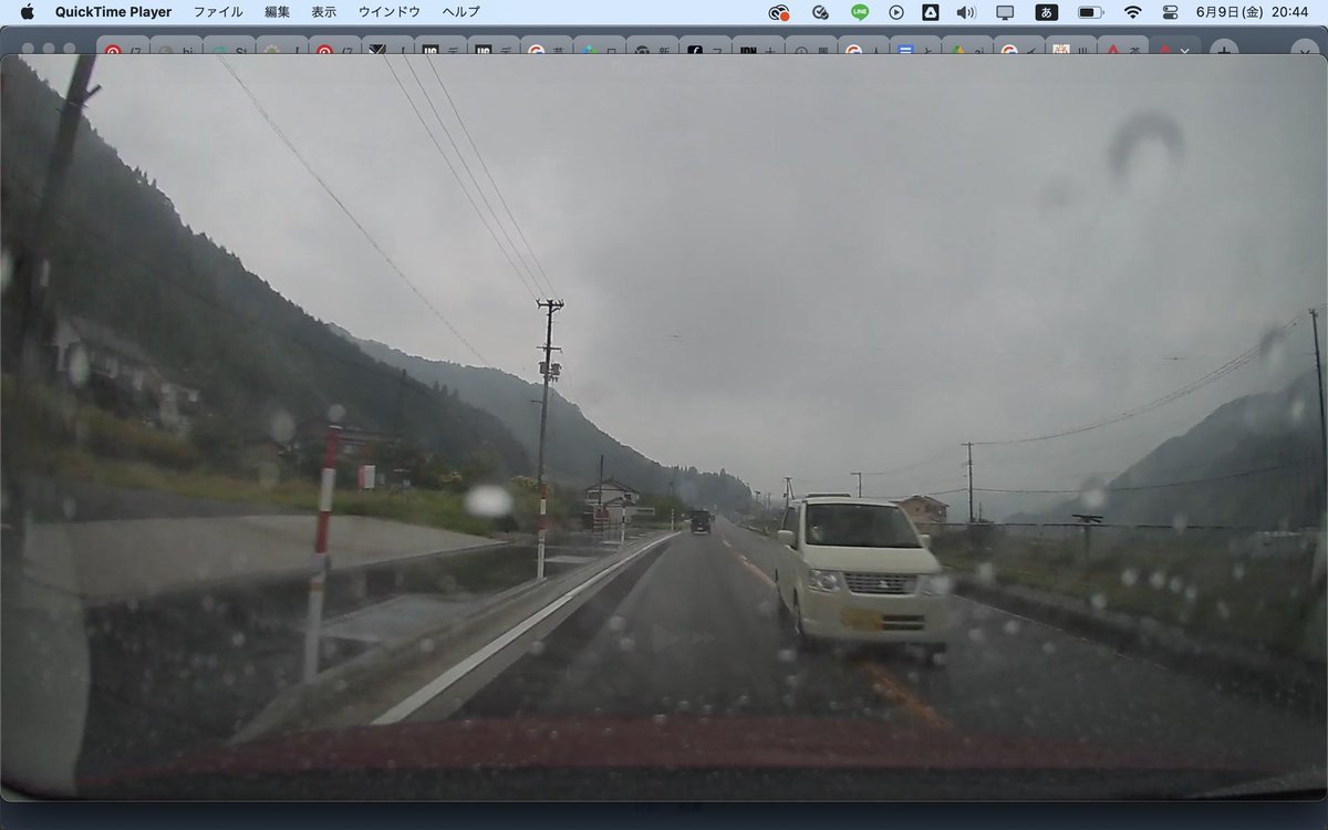 ojm_pooh's tweet photo. 【拡散希望】養父市八鹿でセンターライン超えてきたこの車に当て逃げされて困ってます。目撃情報求めてます。よろしくお願いします。
・三菱
・初心者マーク
・クリーム色
・ナンバーは8316か8314あたり
似た番号でこの車種見つけたら教えてください https://t.co/QtqxbWuGEw