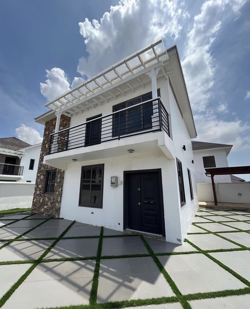 GodfredWornyo's tweet photo. this is our 3 bedroom storey detached selling for $150,000. for more info call 0249142833. Kindly follow my business page @_asempahomes https://t.co/pfwaKWAXsd