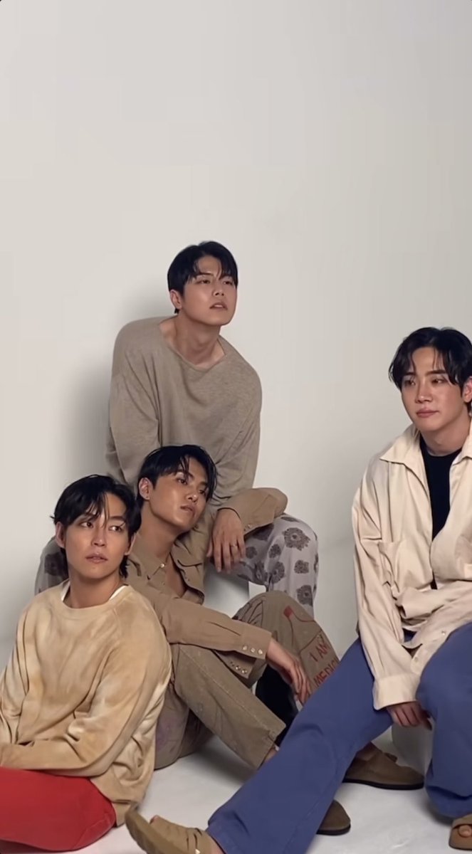 jaehyeong wearing loose pullover is giving 🔥🔥🔥

like look at my broad shoulders, you can lean on 🥹