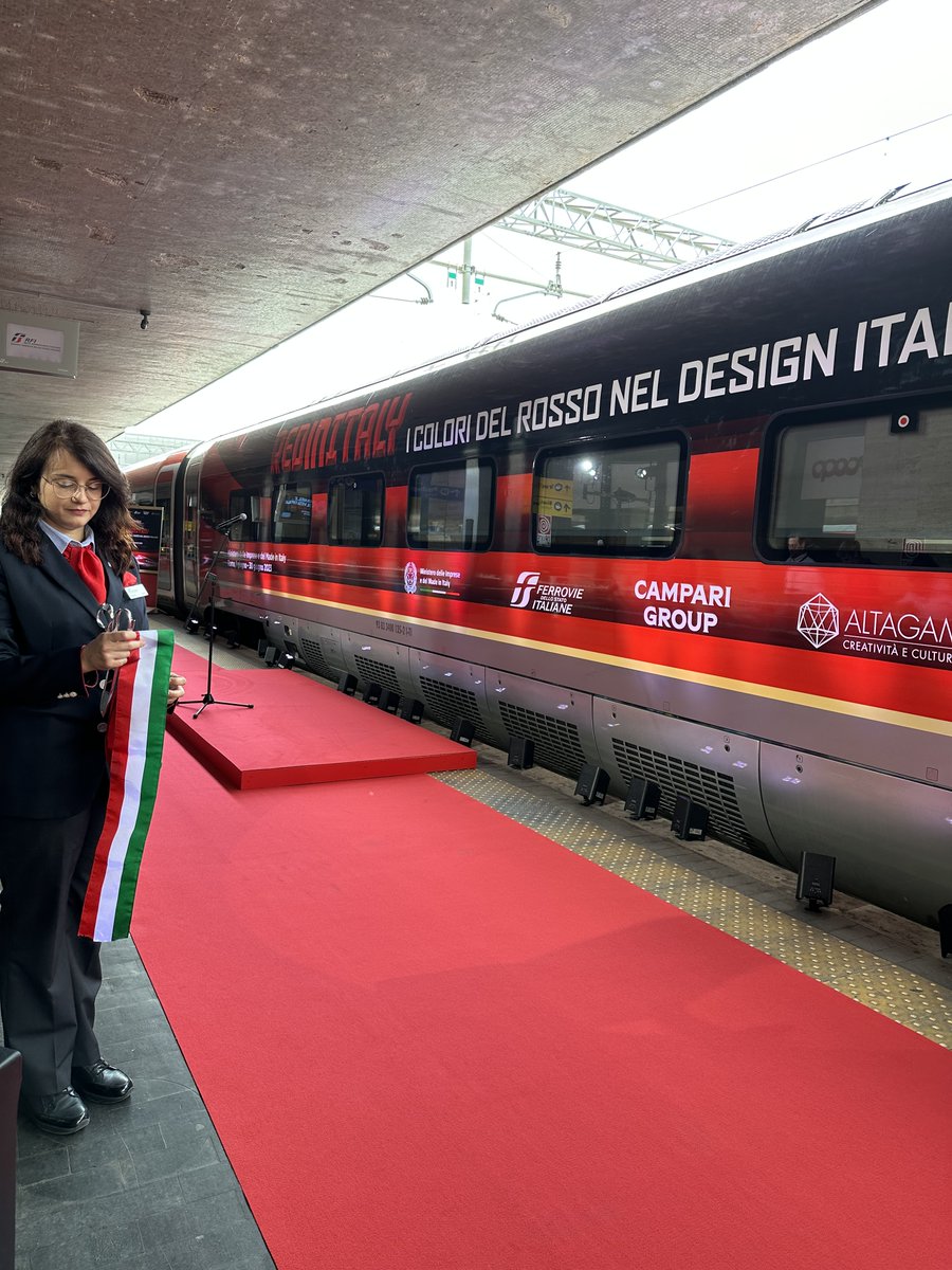 mimit_gov's tweet image. 🟥 #RedinItaly
Inaugurato a #RomaTermini il #FrecciaRossa che pubblicizza la mostra sul colore #rosso nel design italiano alla presenza del ministro @adolfo_urso, di Luigi Corradi ad di #Trenitalia e Aldo Davoli di @GruppoCampari.
@Altagamma_it @fsitaliane