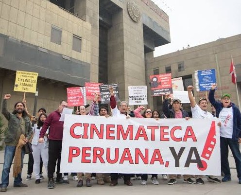 criticademonica's tweet image. Hoy es el Día Internacional del Archivo. Oportunidad para demandar, porque en este país que prefiere un transformer, los archivos del #cineperuano siguen olvidados, perdidos, o siendo responsabilidad de terceros. #CinematecaYa