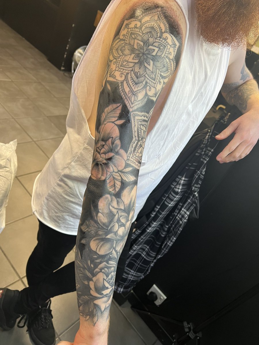 Jordeatsu's tweet photo. Just realised I never put any pictures anywhere but I got my sleeve finished a few weeks ago https://t.co/09pTRmq3Q1