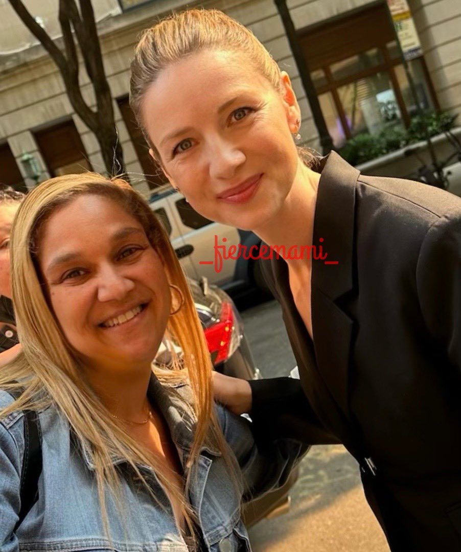 gutierrez4541's tweet photo. Iโm in awe! Stunning & gorgeous @caitrionambalfe is the most humble, kind, and genuine person. Thank you so much. ๐๐ ๐ซNo Reposting Without Permission๐ซ #clairefraser #outlander #sassenach #ladybrochtuarach #monigheandonn #lallybroch #fraserridge #season7 #CaitrionaBalfe https://t.co/Vbh1YLWQG8