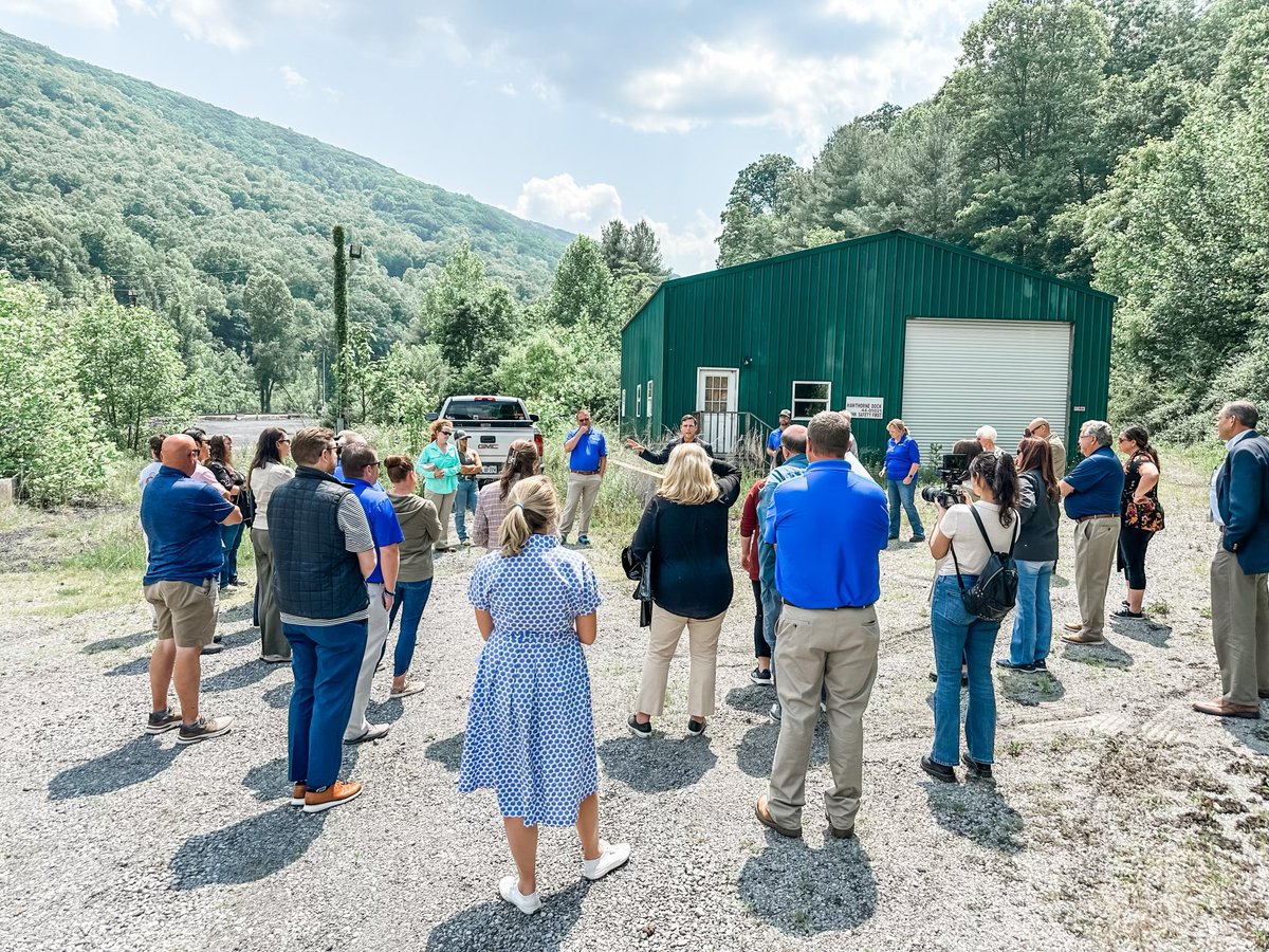 WillHPayne's tweet image. Hosted 20 coal community leaders around the US showcasing what  SWVA is getting right, beginning with accepting new ideas + ways of doing biz. Focused on @energyDELTAlab's clean energy projects on former mined lands, @InvestSWVA's tech biz recruitment &amp;amp; @AppGrains barley project