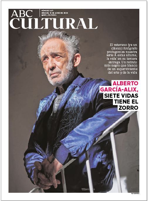 ABC_Cultural's tweet photo. Alberto García-Alix no baja la guardia, ni si quiera ahora que su mirada se hace madura. Lo cuenta en una completa entrevista, con la que abrimos nuestra publicación este fin de semana. Junto a él, Thomas Wolfe, Liudmila Ulítskaya, Antonio Fontana, Roman Ondak. ¡A leer! https://t.co/55BmtMUUMr