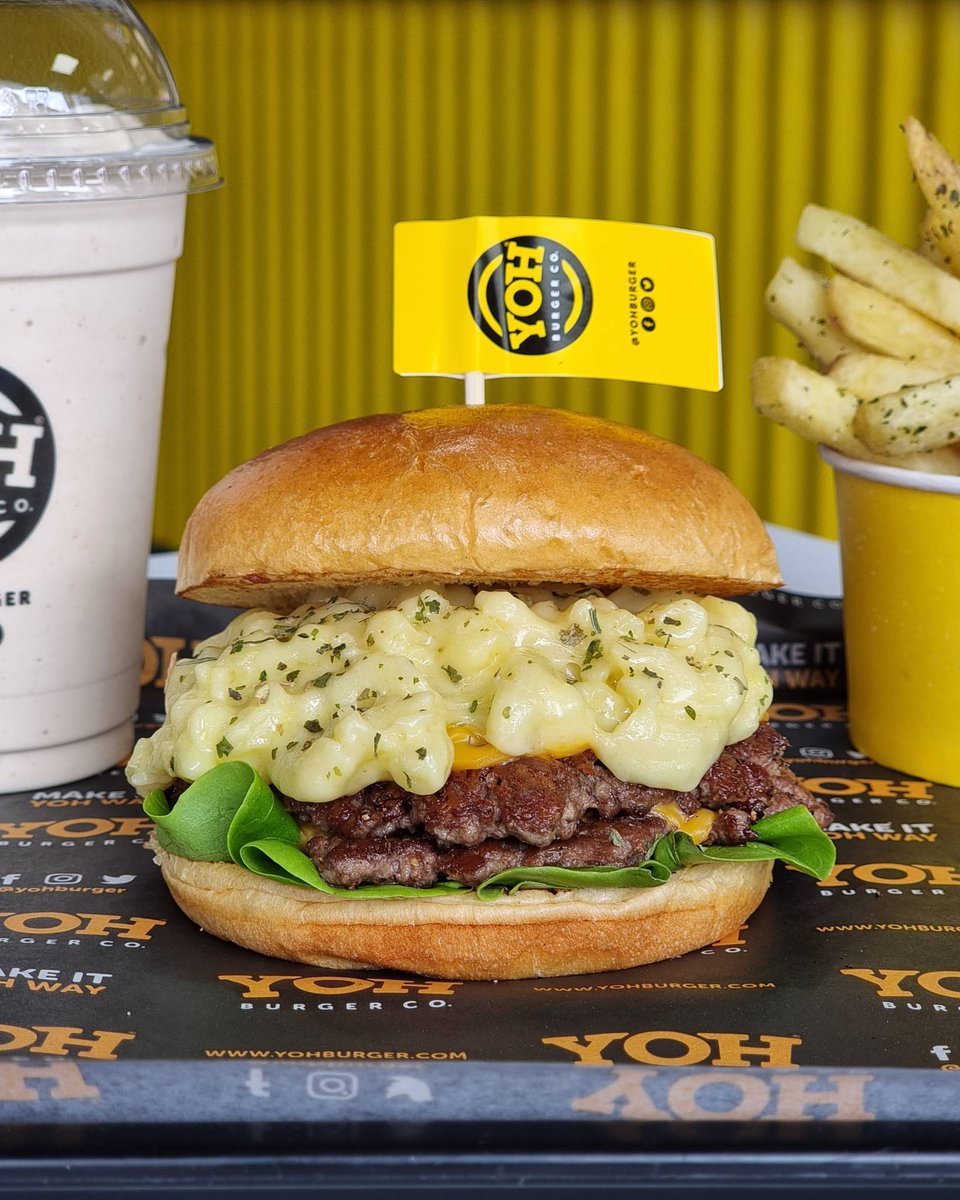 Mac & Cheese is the only topping you need on a burger right now!!
.
.
#yohburger #macaronicheese #macncheese #halal #beefburger #smashburger