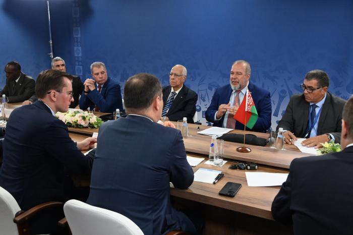 🔴Del diálogo de este jueves con las autoridades de las repúblicas  Kirguisa, de Turkmenistán, Belarús, Kazajstán y Azerbaiyán, trascendió  el interés de fomentar nuevas dinámicas para promover nexos económicos y  comerciales 

granma.cu/mundo/2023-06-…