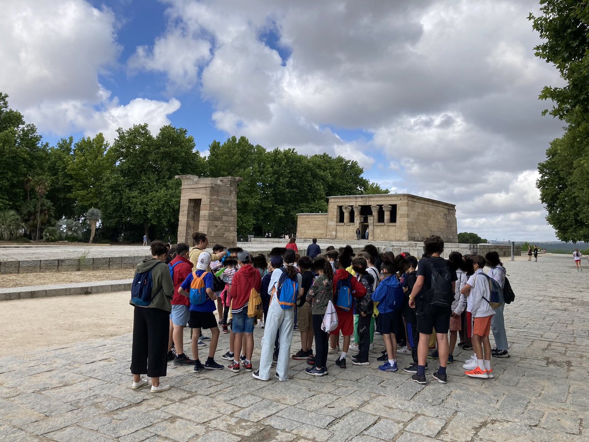 ColegioCHG's tweet photo. Ruta histórica por Madrid 📷6ºPrimaria #Historia #lineadeltiempo #TemploDebod #CuarteldelaMontaña #Senado #CatedralAlmudena #MurallaArabe y muchos otros monumentos https://t.co/yb73HEEkQi