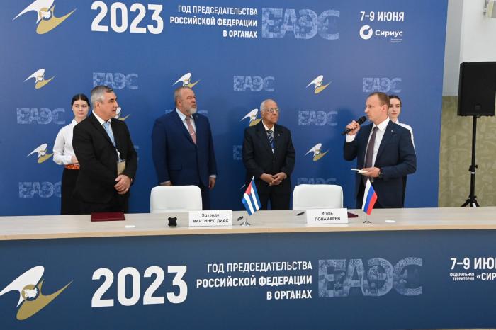 📄Este jueves se firmaron en Sochi tres importantes documentos que  permitirán el desarrollo de dispositivos médicos, la transferencia y la  asimilación de tecnología, así como el intercambio científico-técnico 

granma.cu/mundo/2023-06-…