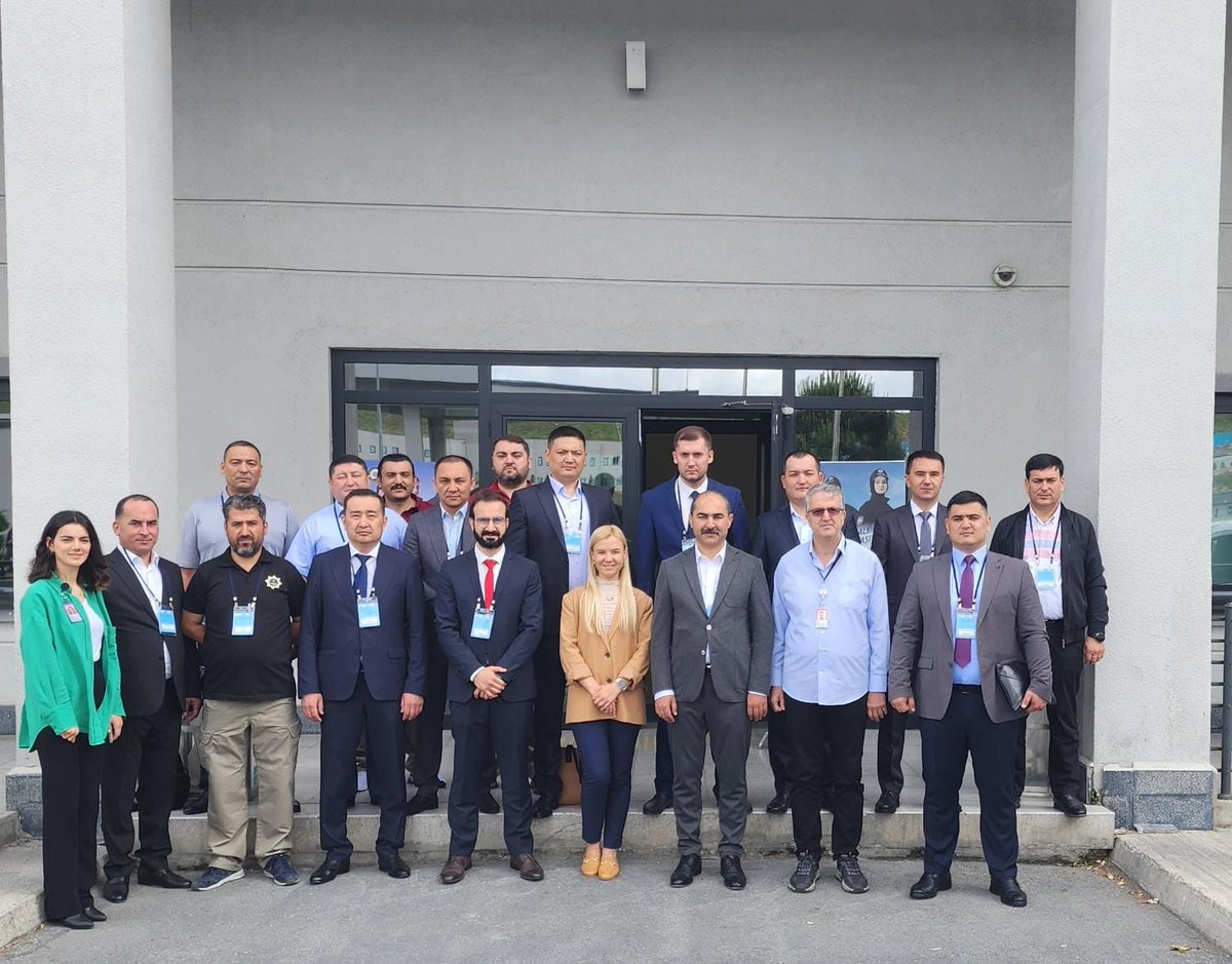 narkoakademi's tweet photo. NSB ve BM/UNODC iş birliğiyle, Orta Asya ülkeleri (Özbekistan, Kazakistan, Türkmenistan, Kırgızistan) kolluk kuvvetine yönelik ‘’Havalimanlarında Risk Analizi ve Arama Teknikleri Eğitimi’’ İstanbul’da düzenlenmektedir. https://t.co/fazvK4fLOo