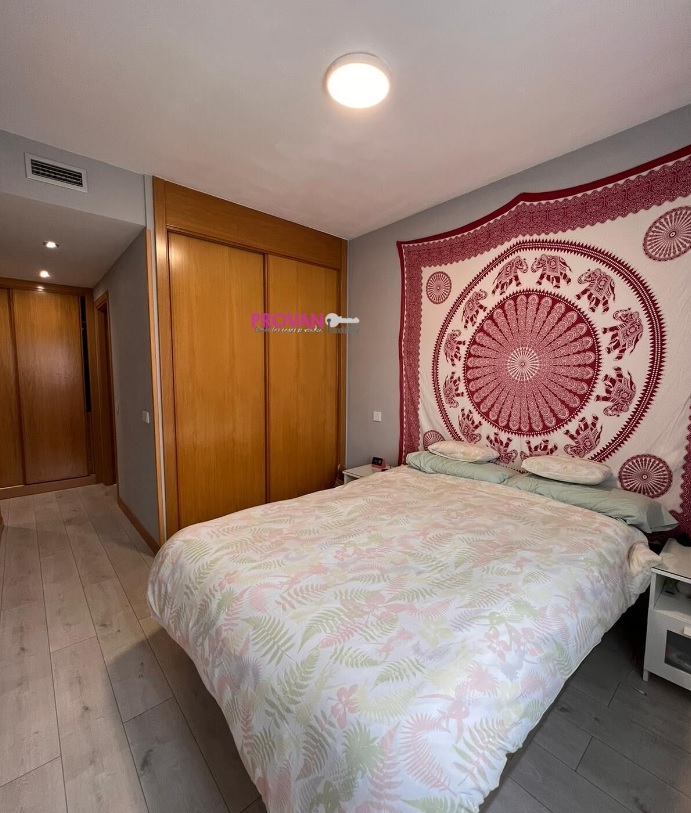 Provan Inmobiliaria en Torrejón, os presenta este precioso y amplio piso de 92 mt2, distribuidos en 2 habitaciones, dos baños, cocina grande con galería y un amplio salón. Con garaje y trastero incluido.
🏡229.900€ ☎️916 78 21 09
🌐provan.info/ficha/piso/tor…
#provaninmobiliaria