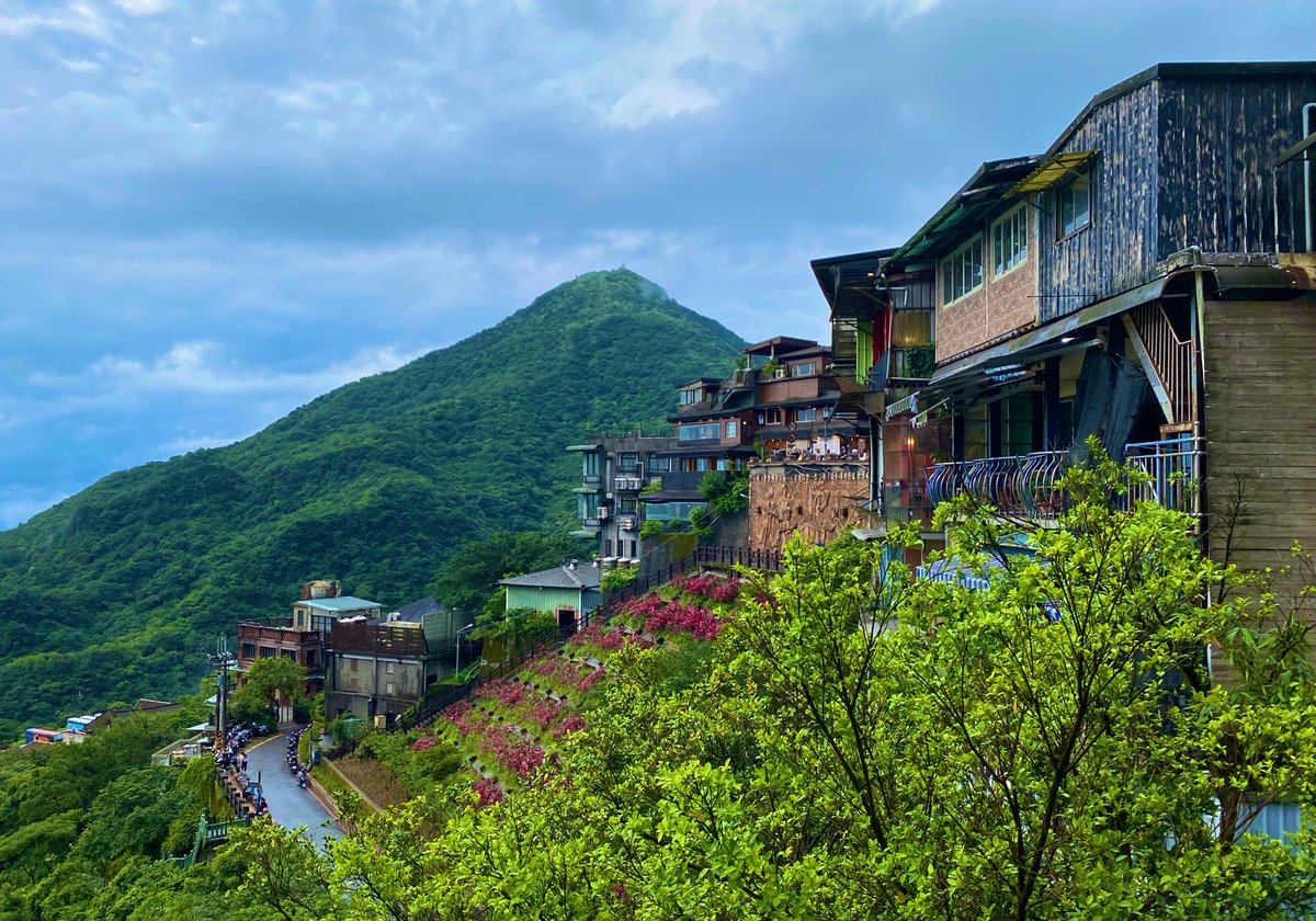 今日はオフだったので行きたかった九份へ🏮💕

到着した時は大雨だったけど
少しして止んでくれて大満喫\( ´ω` )/

明日からエンジンかけて頑張るぞ✊🏻🔥︎