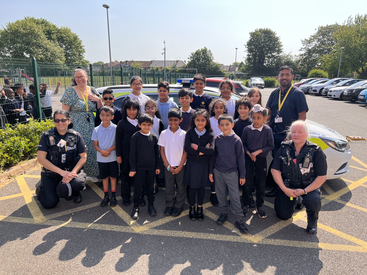 Mellor #SchoolCouncil met with PC Dipti & PC Julie from @LPEastLeics What an #aspirational and #inspirational #exprience 👮‍♀️🚔