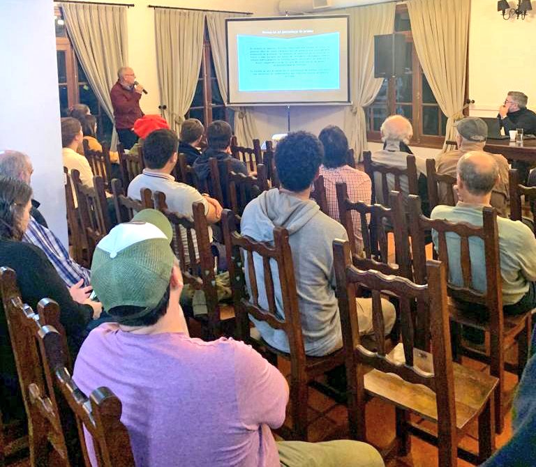 Agropack's tweet photo. #AgropackLobos 📍✅️
El Ing. @donsnico participó de la reunión convocada por la @RuraldeLobos donde se analizó el impacto de la #Sequía en la Producción y la Comunidad. https://t.co/qAf5ieNkDI