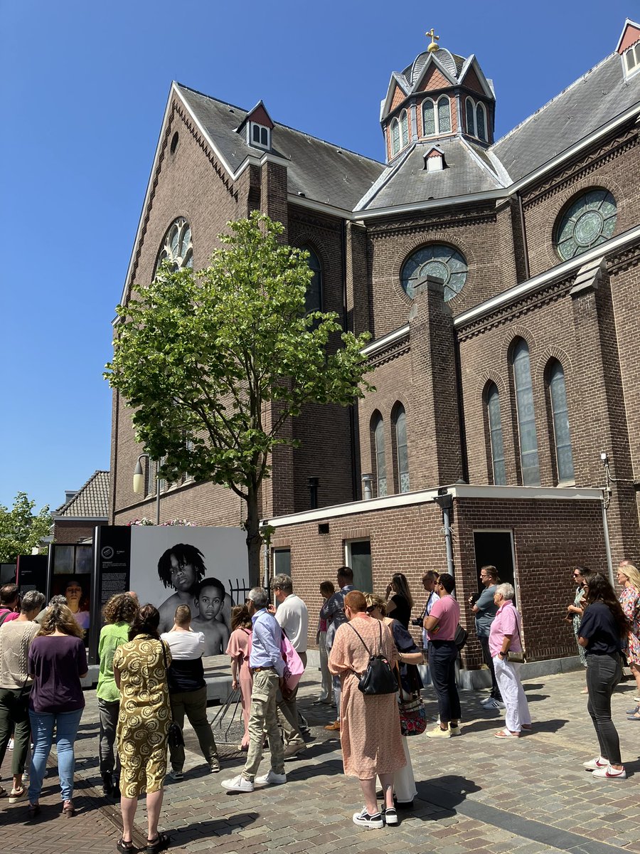 Opening <a href="/PridePhotoAward/">Pride Photo 🏳️‍⚧️📸🏳️‍🌈</a> door @joanveldhuizen <a href="/jacquelinevdhil/">Jacqueline van den Hil</a> &amp; Ruud van Engelen 🏳️‍🌈 <a href="/GemeenteGoes/">Gemeente Goes</a> <a href="/provzeeland/">Provincie Zeeland</a> #rozezaterdag 💗