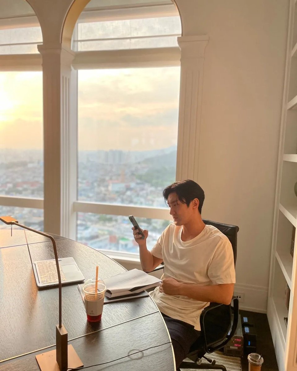 Eunhae0404_1510's tweet photo. 230609 sm_actist ig update #siwon #최시원 

Netflix' original <bloodHound> released ❤️🔥
A different transformation to be portray by actor Choi Siwon who will plays the role of Issa Hong  😯

Check it out on Netflix right now👊🏻 https://t.co/QlMW3Q5nL7