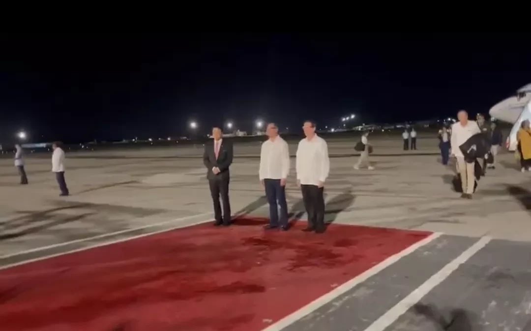 #EsNoticia | +VIDEO | Petro @petrogustavo llegó a Cuba 🇨🇺 para firmar cese bilateral con el ELN evtv.online/destacados/pet… #NoticiasEVTV #09Jun