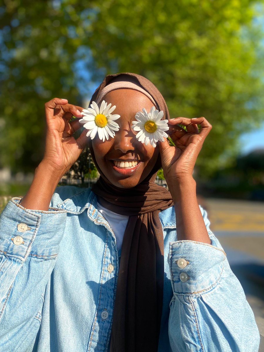 Start360org's tweet image. With the support of @belfastcc #Start360 are working alongside photographer @MalMccann delivering a 6 week Photography project. In the first session the group learned about using lighting, lines and reflection to enhance their photos. We will be sharing progress each week💛🖤