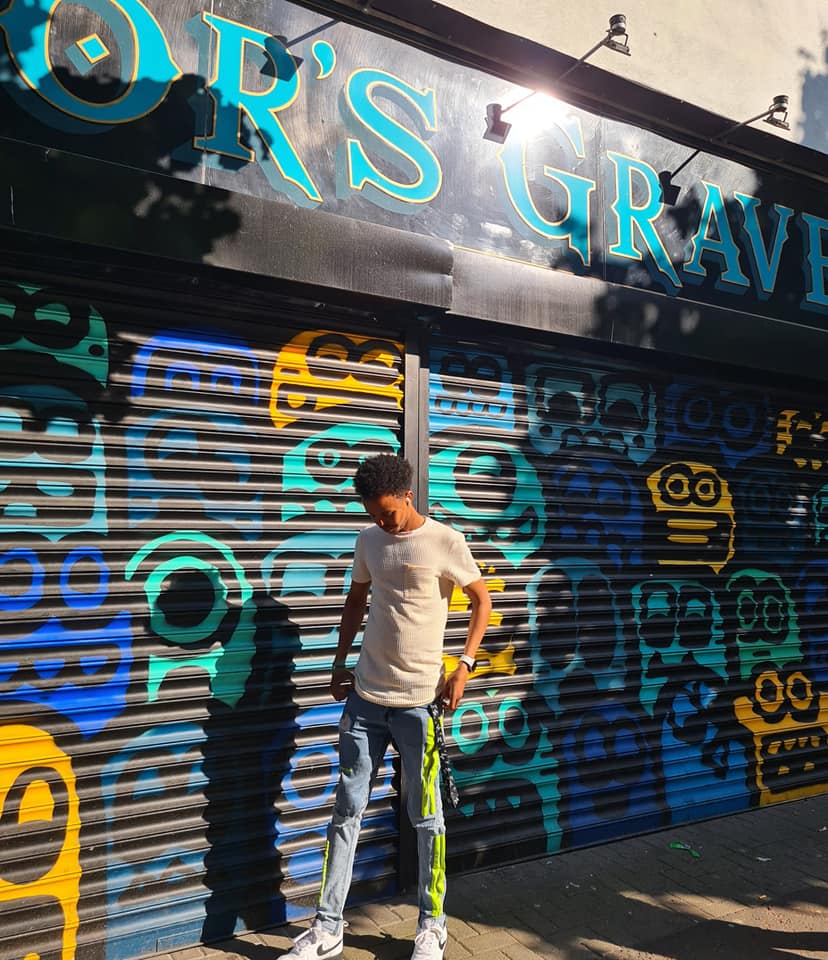 Start360org's tweet image. With the support of @belfastcc #Start360 are working alongside photographer @MalMccann delivering a 6 week Photography project. In the first session the group learned about using lighting, lines and reflection to enhance their photos. We will be sharing progress each week💛🖤