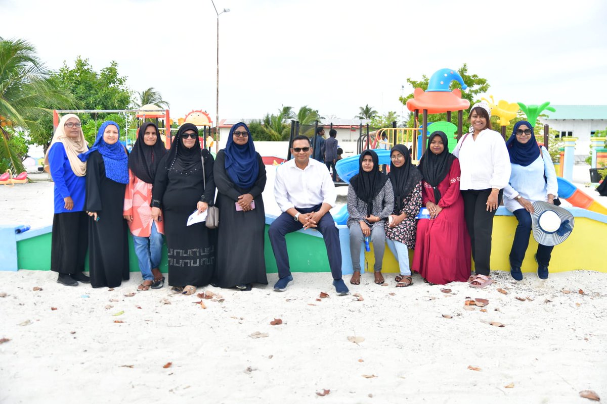 MNP_Secretariat's tweet photo. އެމްއެންޕީގެ ރިޔާސީ ކެންޑިޑޭޓް މުހައްމަދު ނާޒިމް ކ.ގާފަރަށް ކުރައްވަމުން ގެންދަވާ ކެންޕެއިން ދަތުރުފުޅުގެ ތެރެއިން. ކ. ގާފަރުގެ ގިނަ އަދަދެއްގެ ރައްޔިތުންނާއި  ބައްދަލުކުރައްވާ، އެބޭފުޅުންގެ ކަންބޮޑުވުންތައް ދަނީ
އޮޅުންފިލުއްވާ  އަޑު އައްސަވަމުން.
#Nazim2023 #Ujaalaazamaan https://t.co/0yeffgQiXd