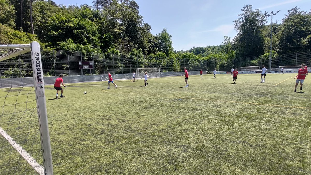 SwissAmbUN_Bern's tweet photo. ⚽️ | #CoronationCup 🏆 der @UKEmbassyBerne. Ich wünsche dem #UNDivisionFC 🇨🇭 viel Erfolg auf dem Rasen! 🏟️🤞 Mein Team trägt unsere Botschaft #APlusForPeace in die 🌍, egal ob in den 🇺🇳-Sicherheitsrat in #NewYork oder auf die #Bodenweid in Bümpliz.
#Football
@nati_sfx_asf https://t.co/SlOc3t7Yeg