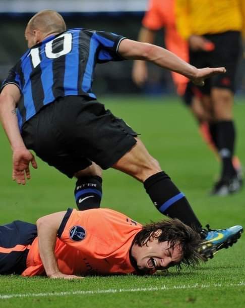 بعد رحيل ميسي للدوري الامريكي يبقى الأنتر الفريق الوحيد الذي استعصى على ميسي التسجيل في شباكه
ميسي واجه الأنتر في 6 مباريات كاملة في دوري الابطال 
0 هدف 
0 اسيست 
أكل 4 كيلو غرام من العشب  ..💙🖤