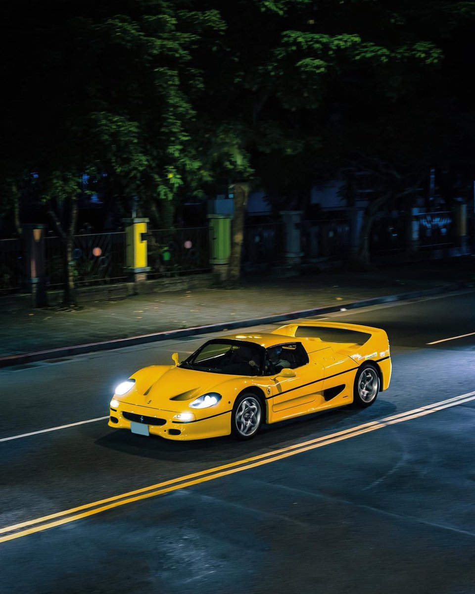 Giallo 🟡

#Ferrari 🇮🇹
#CebOnCars 
#FerrariFriday