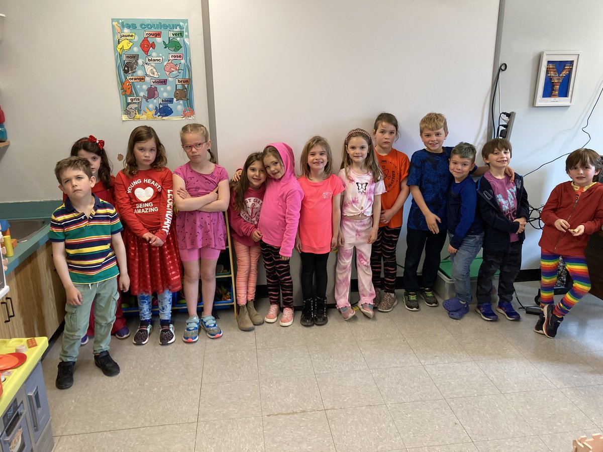 MsYoungSHA's tweet image. Rouge, orange, violet, bleu, rose et arc-en-ciel! Favourite colour Day at @SHA_NL