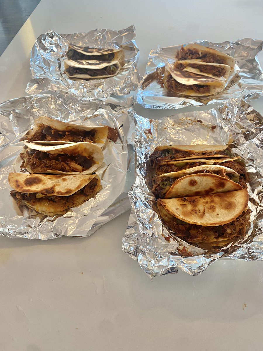 Pulled pork 🌮 s for the residents and students.  Gonna be a good day in Parkland clinic.  💪

As always, made a couple black bean, cheese, and sweet 🌶️ 🌮 s.  Gotta always think about your herbivorous friends.  
@UTSWUrology 

#parklandstrong  #feedyourresidents