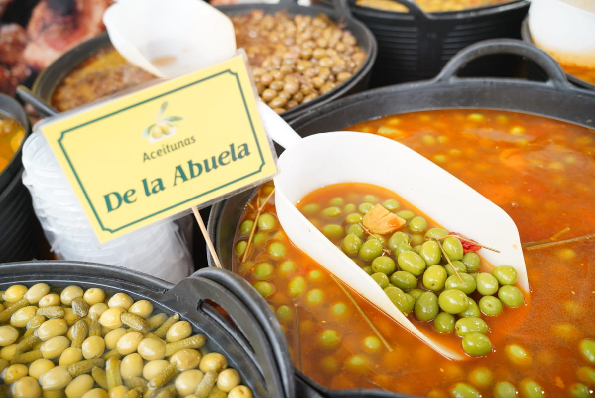 Y ahora.... ¡Nos vamos para la Carpa de Alimentación!😜 A esta hora, nada como  #VermutArnao  Además, hay degustaciónes de varios de nuestros ricos productos. 🍷🍻🥂🧀🍤 
¡Planazo esta #FeriaMuestrasVegadeo!😜<a href="/AytoVegadeo/">Ayuntamiento Vegadeo</a> #AsFerias58 #VegadeoSeMuestra