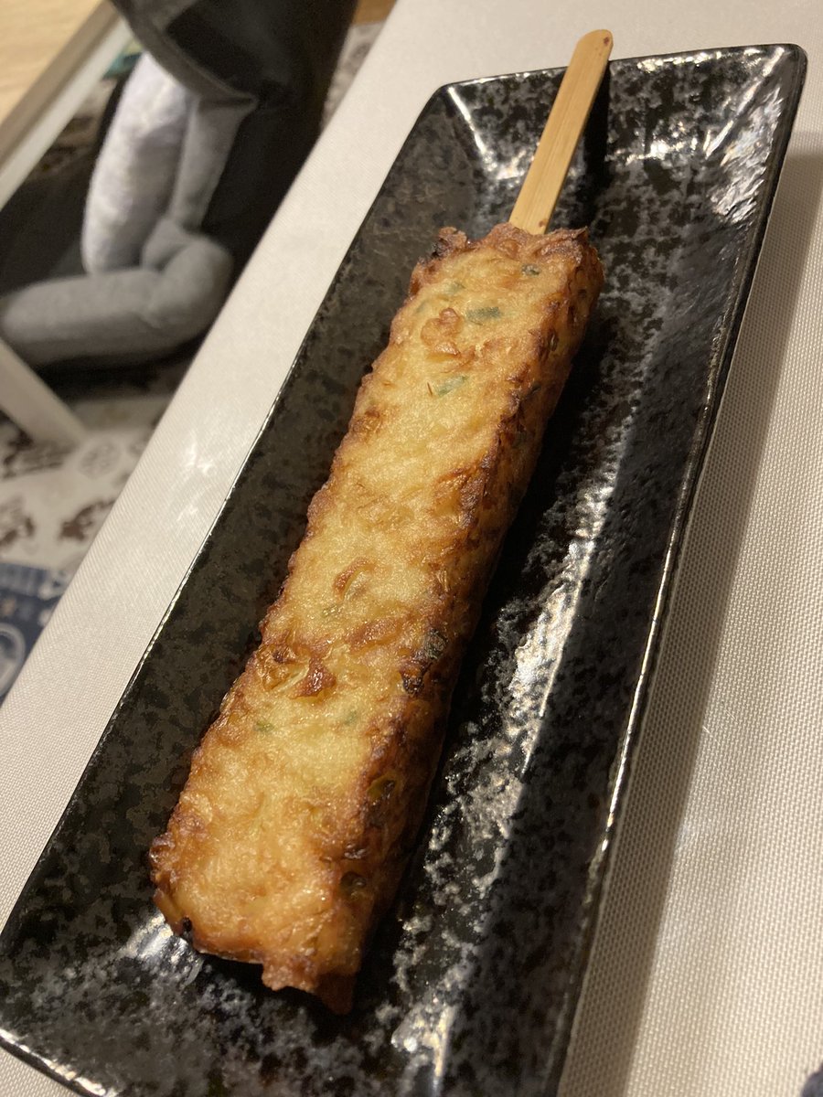 yuichi_GI's tweet photo. 黒鉄宇奈月駅に出店の「有磯きときと庵」さんのお品物。

なんと、スティック状のお好み焼き（画期的）とトルネードポテトを販売されています❗️

忙しいビジネスマンやトロッコ乗客には嬉しい商品。

#黒部峡谷鉄道 #B級グルメ #お好み焼き  #トルネードポテト https://t.co/ArJdwfs8HZ
