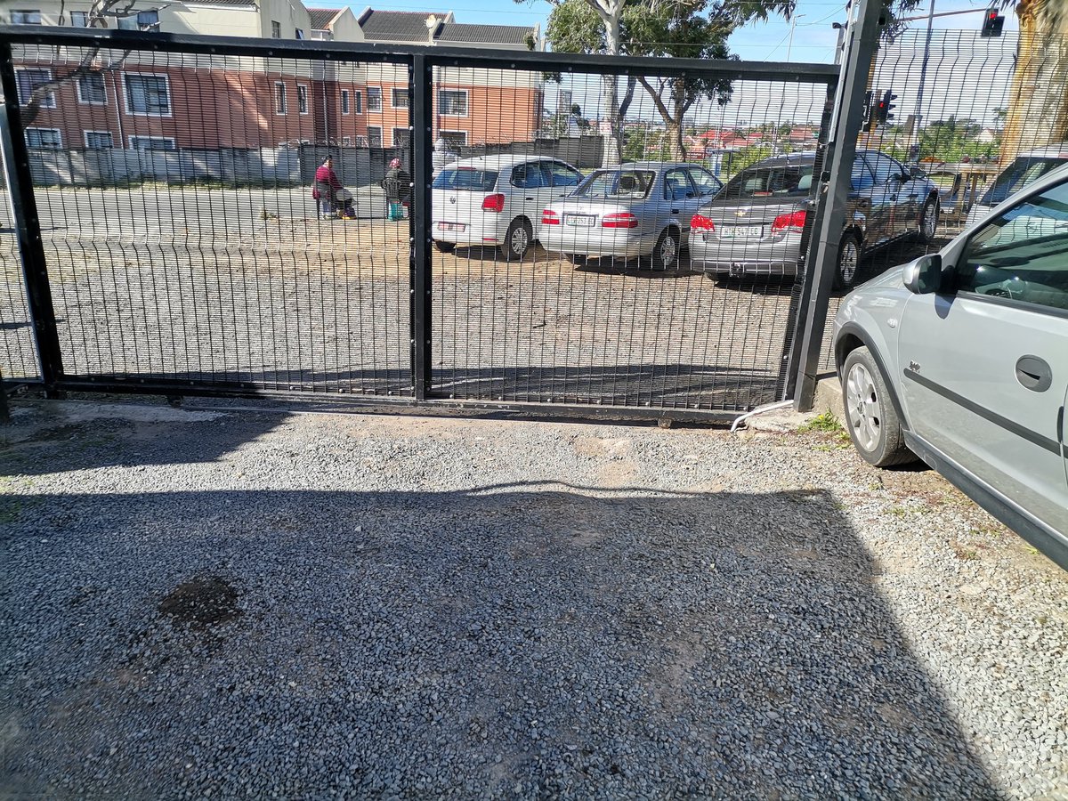 SiyaRumbu21's tweet photo. These ones sold an Audi to a black woman for R90k. After 2 days of buying the car, the car won't start.

They are offering no solution and no way forward. Kuthiwa we sold the car to you as is (voetstoots clause).

We had to shutdown the place til they agreed to take back the car. https://t.co/itTEuh3AgX