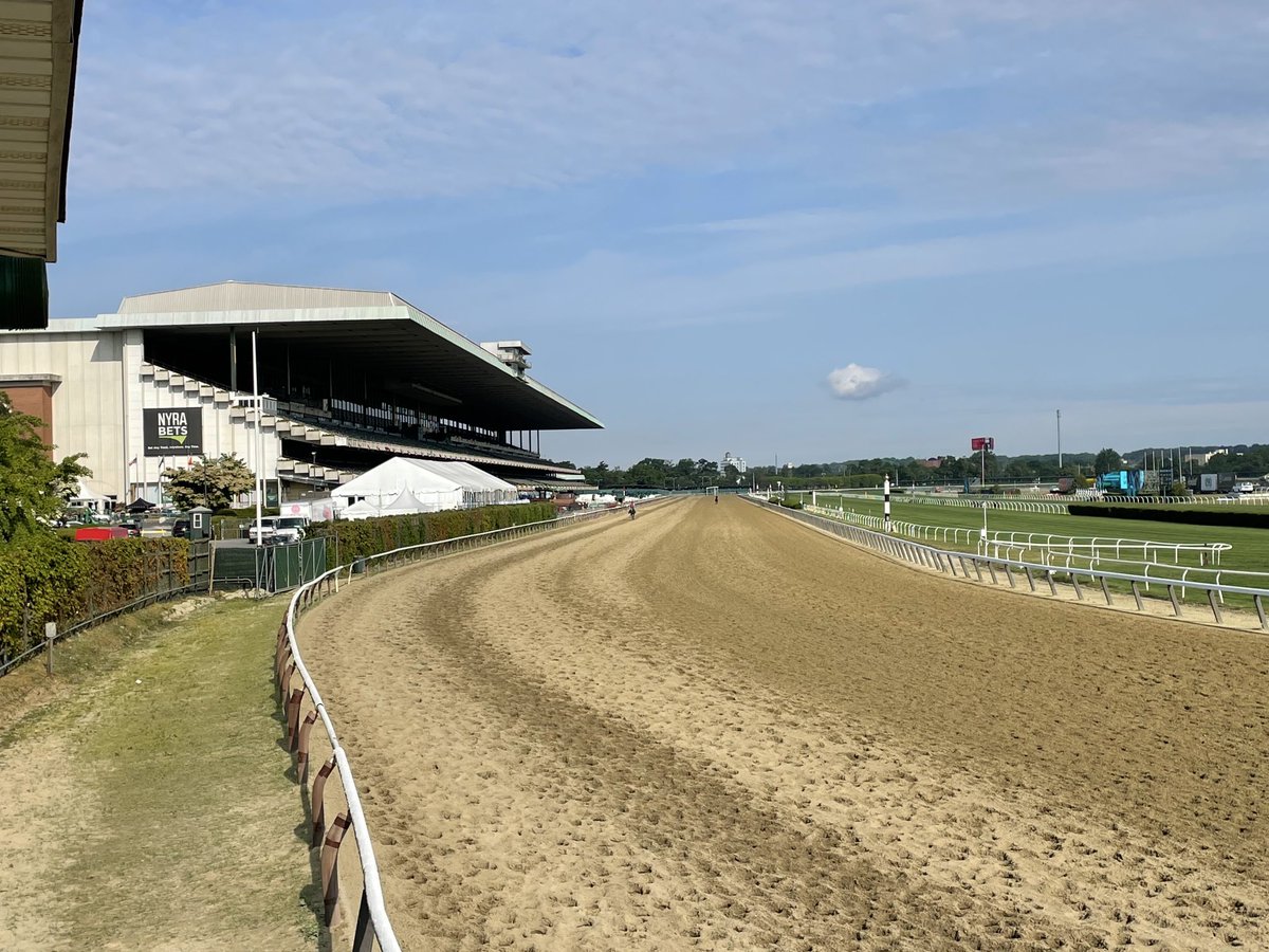 Hennigracing's tweet photo. Beautiful day at Belmont this morning…..what a difference a day makes! https://t.co/p2njqgkaTQ