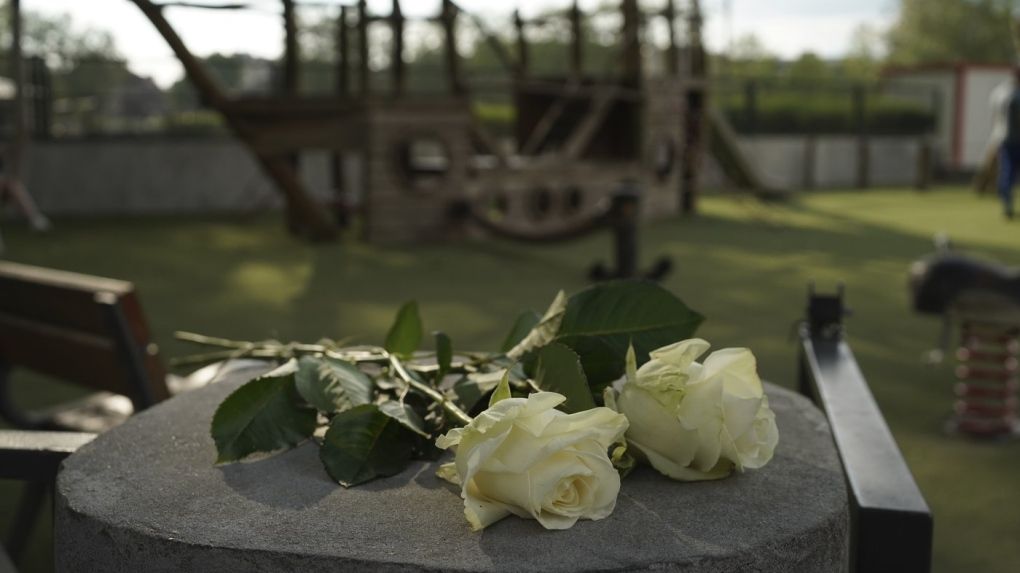 Child victims of stabbing attack in France in critical but stable condition, president visits ctvnews.ca/world/child-vi…