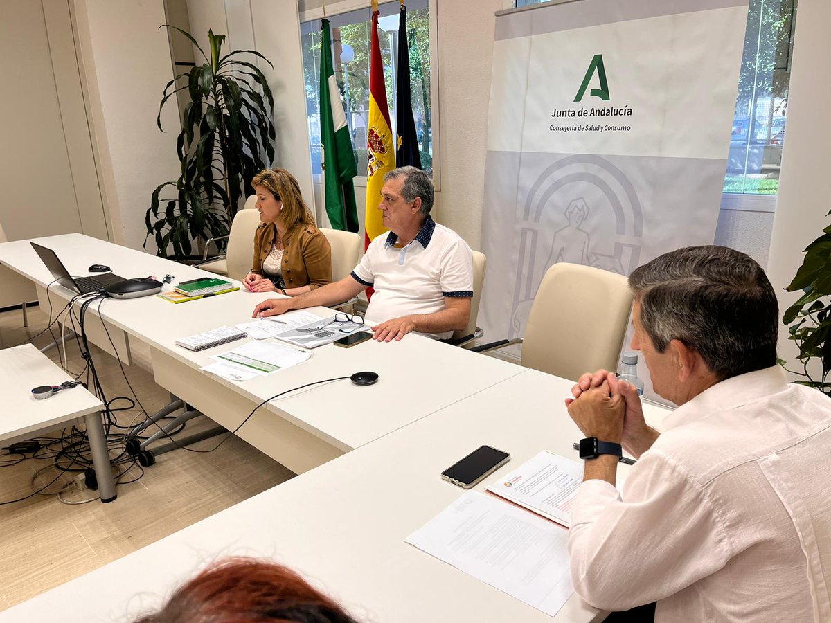 SaludMentalAnd's tweet photo. Reunión con @RusTrinidad para mantener la línea de comunicación y colaboración con el movimiento asociativo de #SaludMental 
  
🔴Plan de #saludmental y adicciones
🟠Prevención del suicidio
🟢mejoras en la humanización de los recursos
🔵Financiación de programas de las entidades https://t.co/O25LLQNLDb