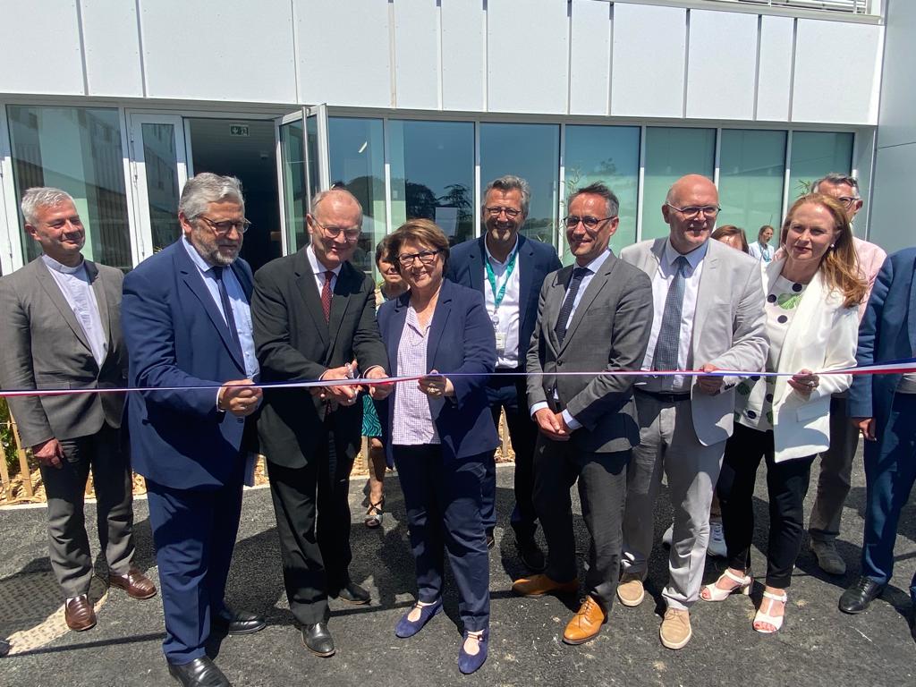 ARS_HDF's tweet photo. 🏥 Extension  de l'hôpital Saint-Philibert
✅Des espaces de  prise en charge repensés au bénéfice des patients
✅Un grand projet hospitalier qui intègre les enjeux énergétiques et environnementaux
➡️ Un soutien global de l'@ARS_HDF aux projets d'investissement du @ghicl https://t.co/JVH5s13JHN