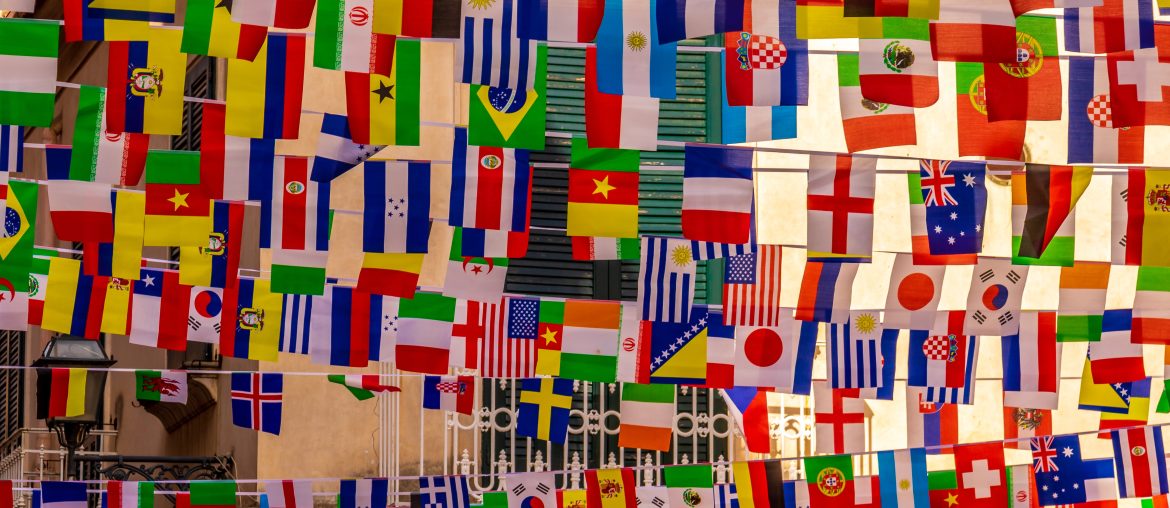 TizeSchweiz's tweet photo. Spätestens seit Sheldon Coopers «Fun with Flags» gelten Flaggen als etwas, mit dem sich ausschliesslich Nerds näher befassen. 😃
https://t.co/XKKA2Ropal https://t.co/b00QLzlkmS