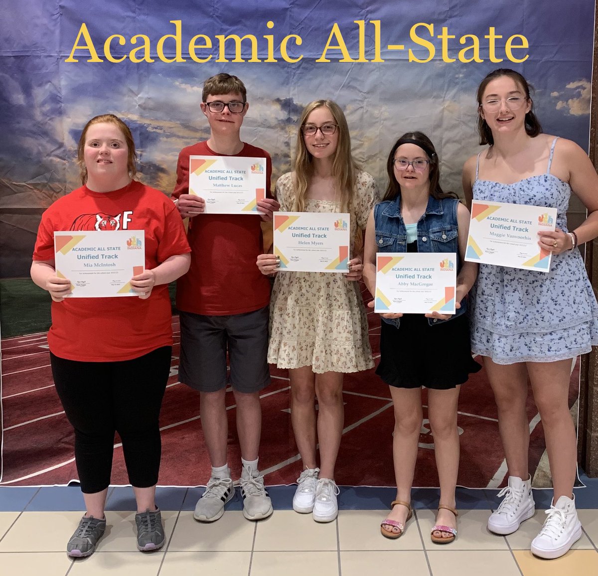 Celebrating our Unified Track major award recipients at the end of season awards night #TigerPride ⁦@ChampsTogether⁩ ⁦@IHSAA1⁩ ⁦@UnifiedCoaches⁩ ⁦@SOIndiana⁩ ⁦@HSESchools⁩