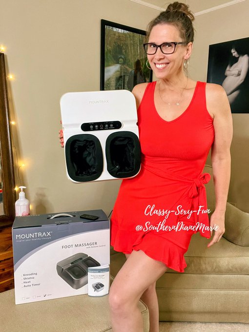 #fridaymorning #footmassager

Watch me demo this foot massager from Mountrax on my latest YT video. 

I