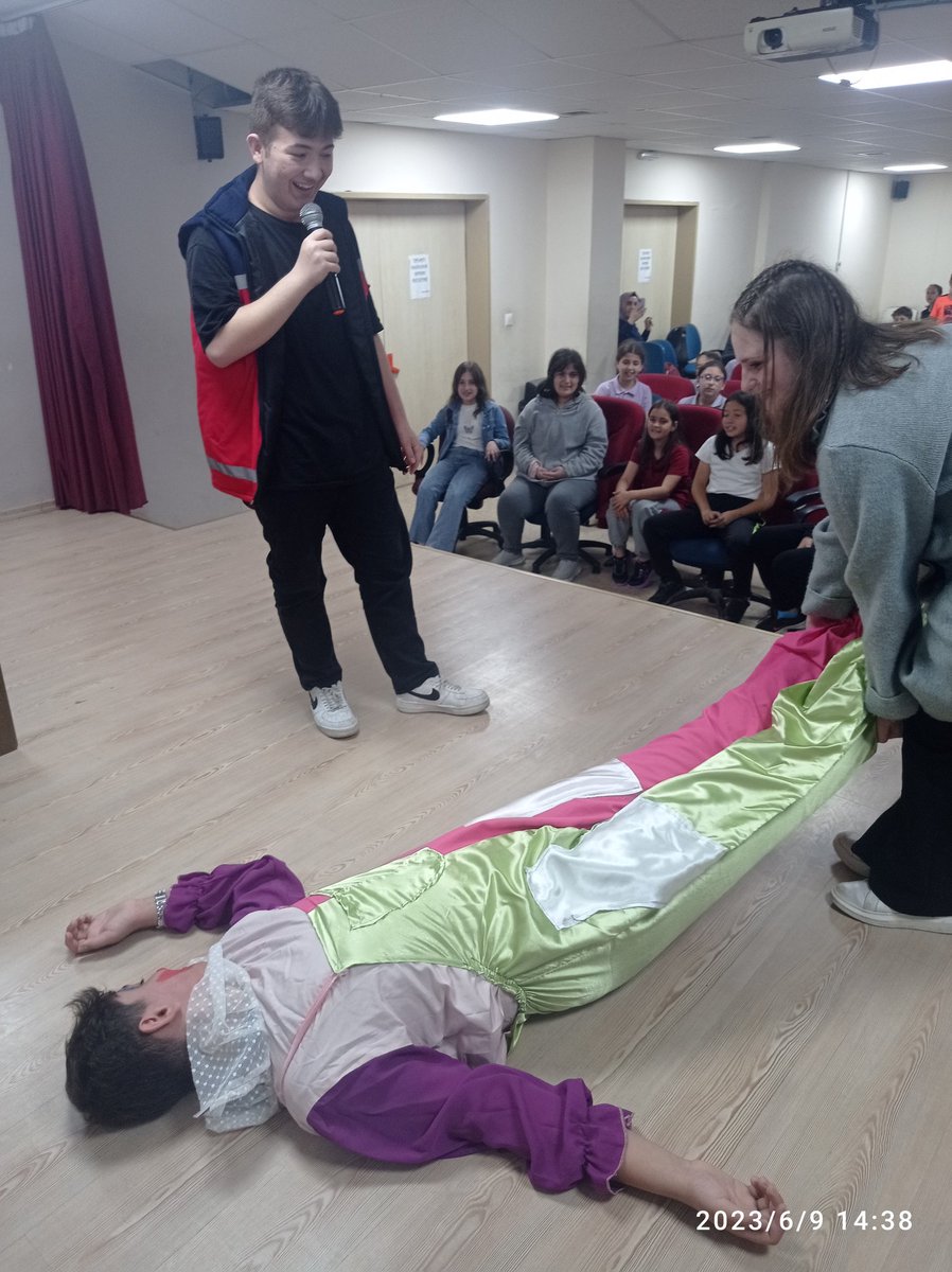 SAKARYA İYEM 
Oyunlarla ilk yardım öğreniyoruz <a href="/meb_dhgm/">Destek Hizmetleri Genel Müdürlüğü</a> <a href="/mebisgb/">İşyeri Sağlık ve Güvenlik Birimi Daire Başkanlığı</a> <a href="/ozkan_meb/">Özkan AVCI</a> <a href="/OzilLevent/">Dr. Levent Özil🇹🇷🇹🇷🇹🇷</a> <a href="/cemalunal_/">C.ÜNAL</a> <a href="/Kizilay/">Türk Kızılay</a> <a href="/sakaryamem/">Sakarya İl Millî Eğitim Müdürlüğü</a>