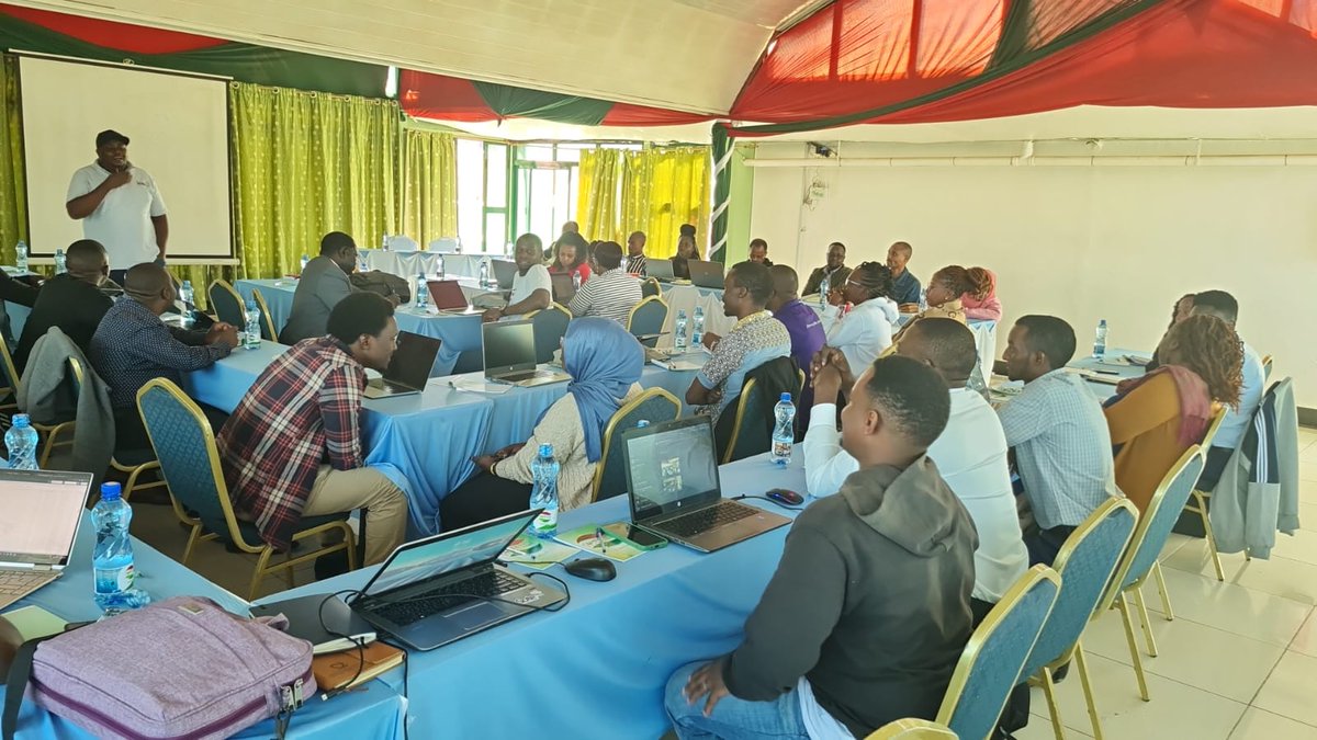 EmergeCBOKe's tweet photo. Attended the Hub Managers Training for  Countrywide Innovation Hubs in Eldoret, UG County from 5th - 8th June 2023.  @ManderaDigitalandInnovationHub is now a member of Association of Countrywide Innovation Hubs. https://t.co/iQuAFhy8f6
