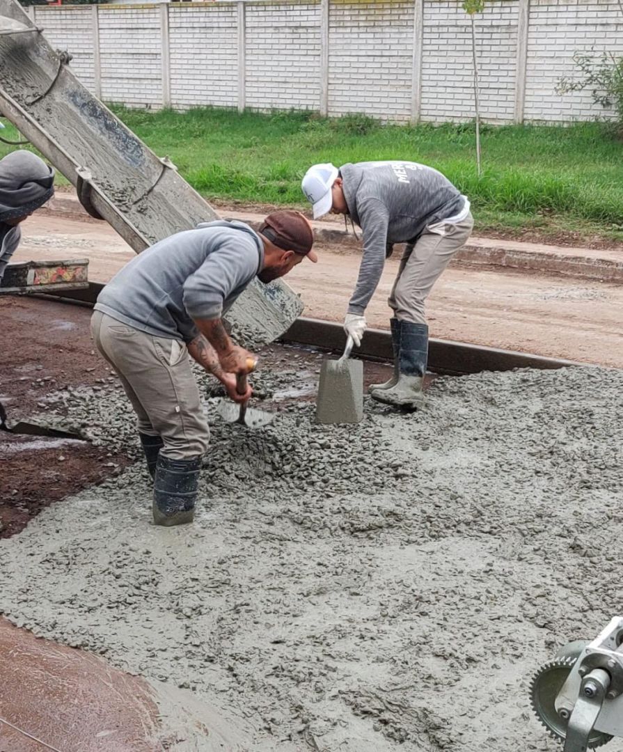 Firmat_24's tweet photo. Avanza el plan de pavimentación en hormigón https://t.co/apcXkMkWZh

https://t.co/apcXkMkWZh https://t.co/KSvgABG9Ul
