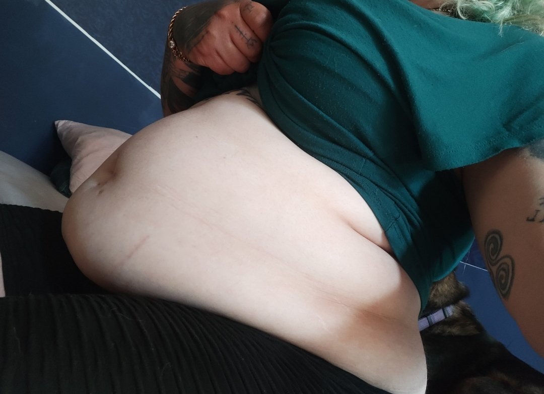 FeedeeMax's tweet photo. Would you look at them love handles ♥️

#fatgirl #fatgirls #sexyfatgirls #feedee #feeder #feedism #feederism #chubbygirls #chubbychicks https://t.co/jWTrSkGwT7