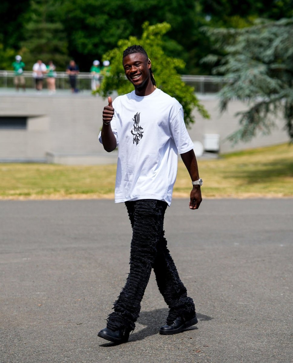 🇫🇷 Camavinga has arrived at Clairefontaine.
