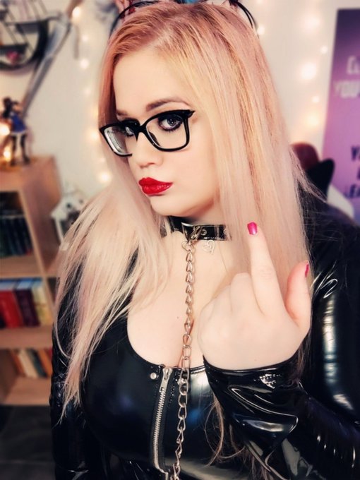 Weather is great and I am actually starting to go out a lot, so I am kinda less active on socials and<a href="/tag/alternative"class="tags"><span>#alternative</span></a><a href="/tag/altgirl"class="tags"><span>#altgirl</span></a>