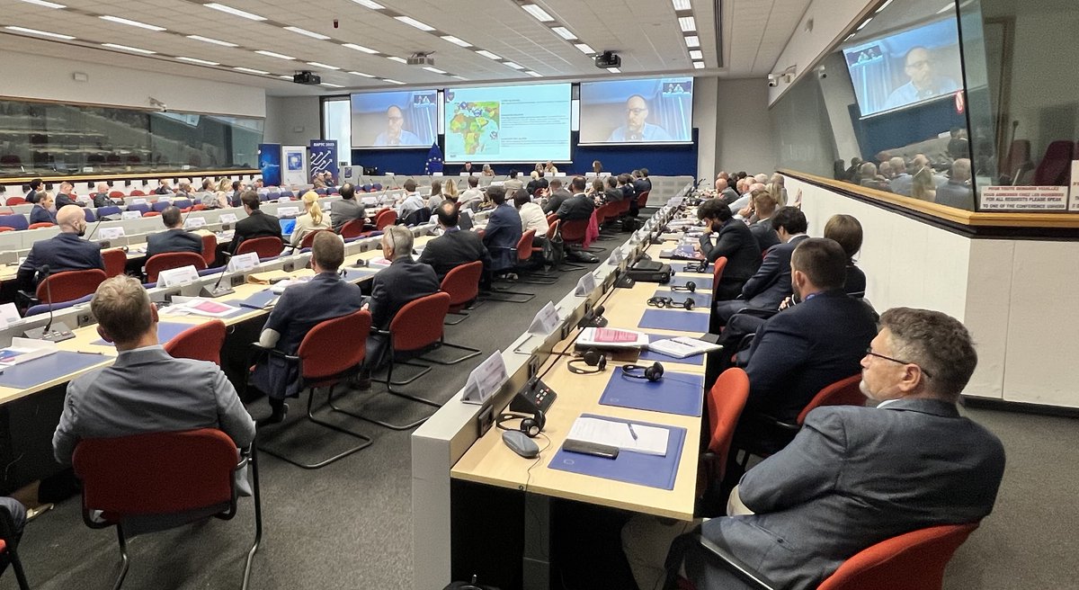 eu_eeas's tweet photo. The annual #EAPTC conference, ending today, gathered more than 120 participants from Europe and around the 🌐world to engage in critical discussions about 🇪🇺EU missions and operations, the new civilian #CSDP compact, environmental peacebuilding and the UN’s new agenda for peace. https://t.co/X1Z51hg9gq