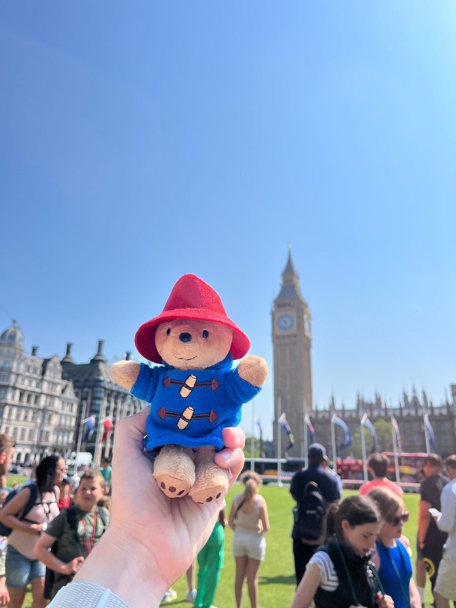 The scavenger hunt is underway in London and Team Chuck has taken a strong lead but Team Paddington is making a comeback. <a href="/Unl_CoJMC/">UNL CoJMC</a> #Monarchymedia2023