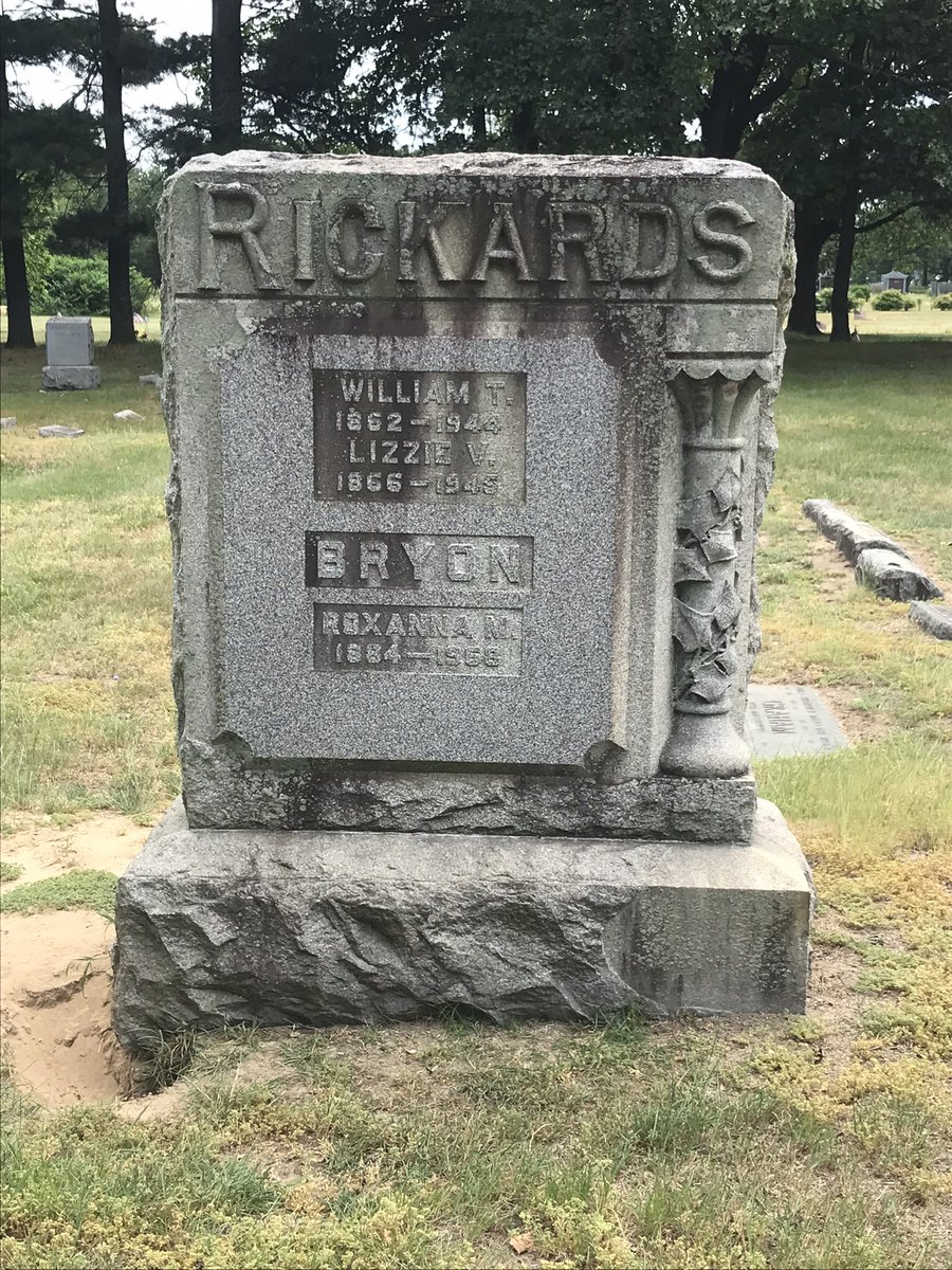 I’ve never seen a gravestone with a pillar carved into the side like this one. #stonecarving #taphophile #tombstone #gravestone #gravestonephotography #cemetery #graveyard #newjersey #cemeteriesandgraveyards #cemeteryphotography